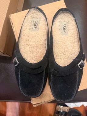 UGG Black Suede Shearling-Lined Slip-On Loafers with Buckle sz 6